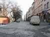 На пл. Ринок у Львові попри заборону паркуються автомобілі