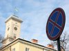 На пл. Ринок у Львові попри заборону паркуються автомобілі