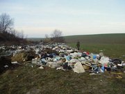 На Прикарпатті через стихійне сміттєзвалище порушили кримінальну справу
