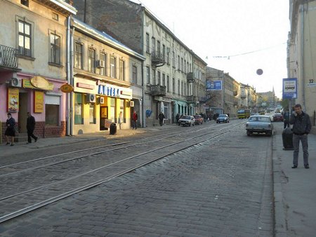 Рух транспорту на Городоцькій у Львові почнеться надвечір