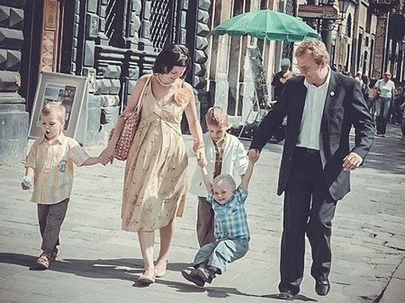 Щасливу російську сім’ю проілюстрували фото мера Львова з родиною
