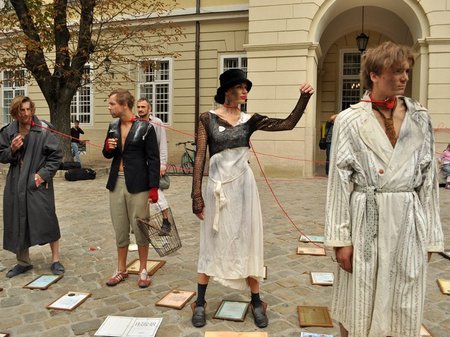 У Львові на акцію протесту вийшли актори театру ім. Курбаса