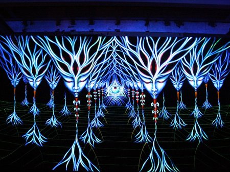 У Львові триває фестиваль флюоро-арту «Lumines» У Львові триває фестиваль флюоро-арту «Lumines»