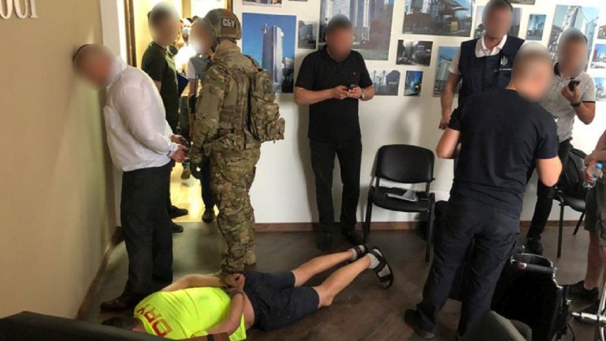 Фейкові радник президента і генерал ЗСУ вимагали хабар у ...