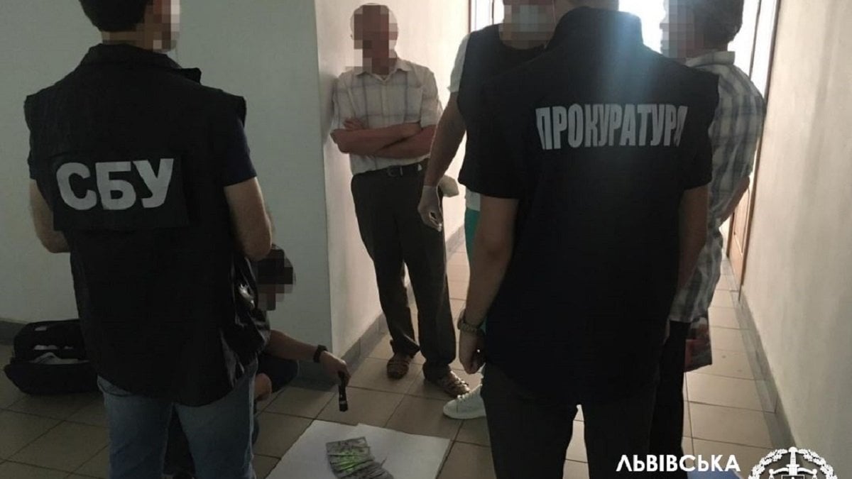 На хабарі затримали посадовця львівського відділення Фонду соцстрахування - ZAXID.NET