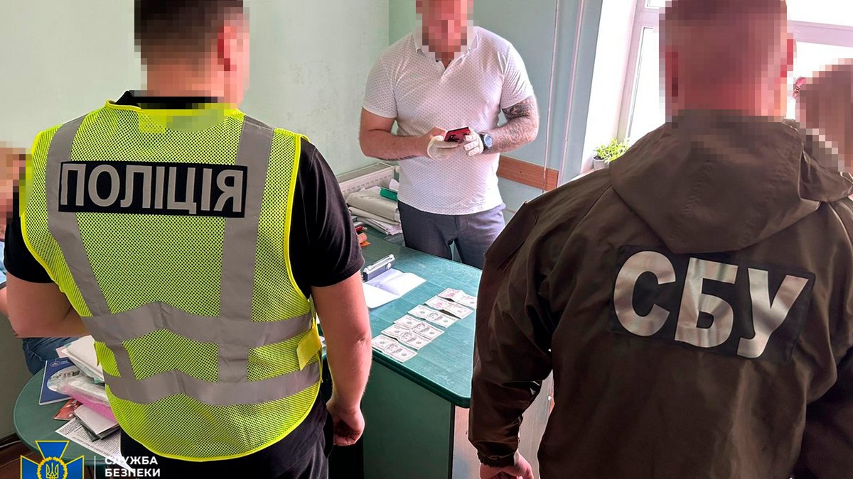 Керівництво Чернівецького юридичного коледжу викрили на хабарництві - ZAXID.NET