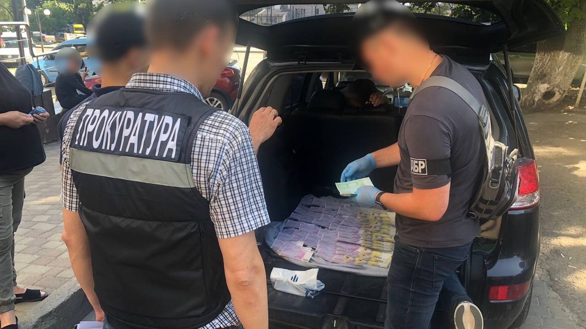 Начальник слідчого відділення поліції вимагав в буковинки 40 тис. євро за закриття провадження - ZAXID.NET