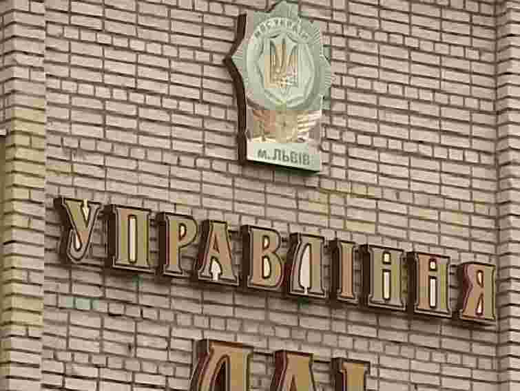 У Львові автівки стоять без нагляду роками