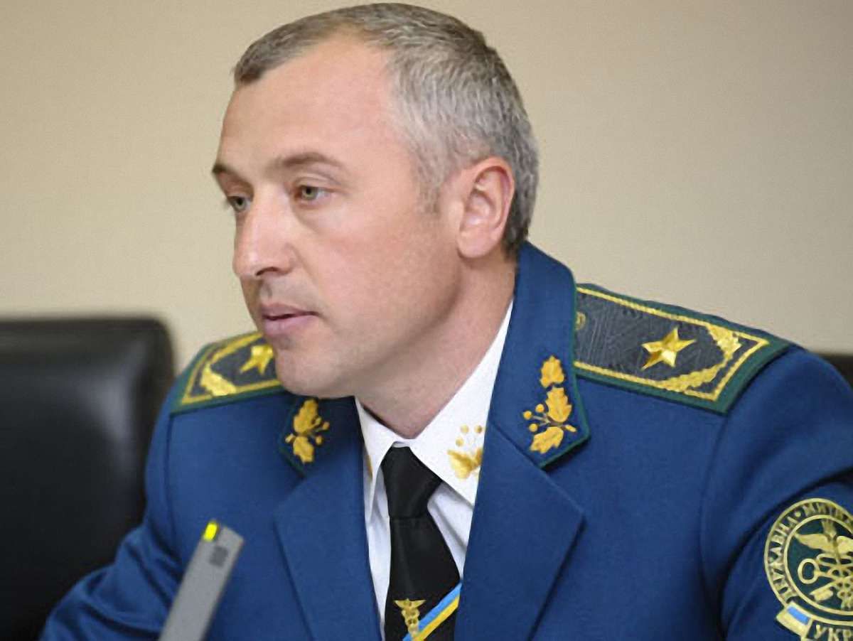 Митники замовили собі парадні погони по $100 за пару
