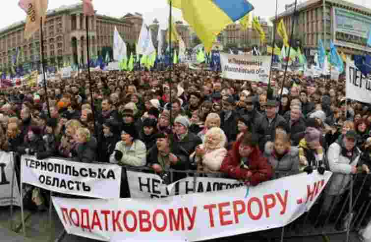 Суд звільнив учасника Податкового майдану, що зруйнував плитку