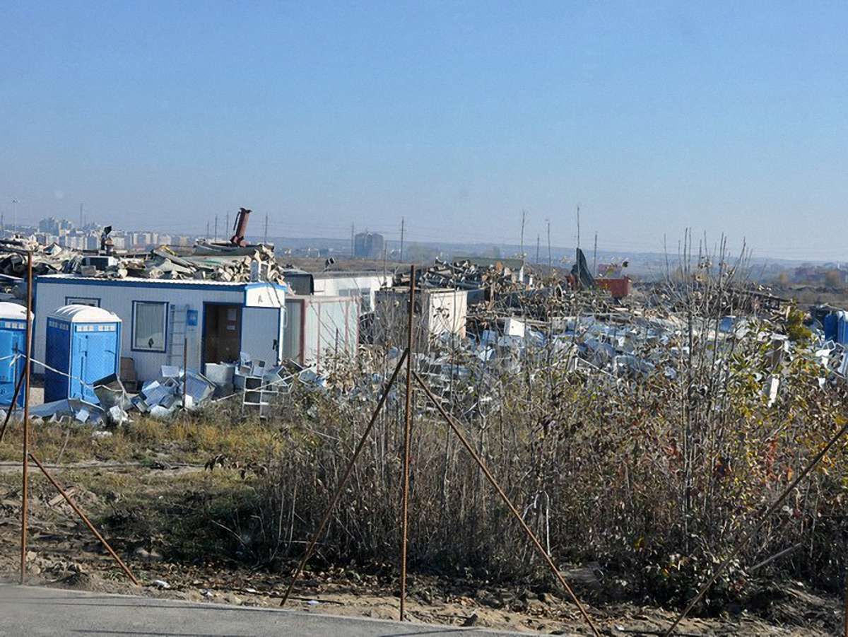 Пролітаючи над стадіоном, Янукович побачив проблеми