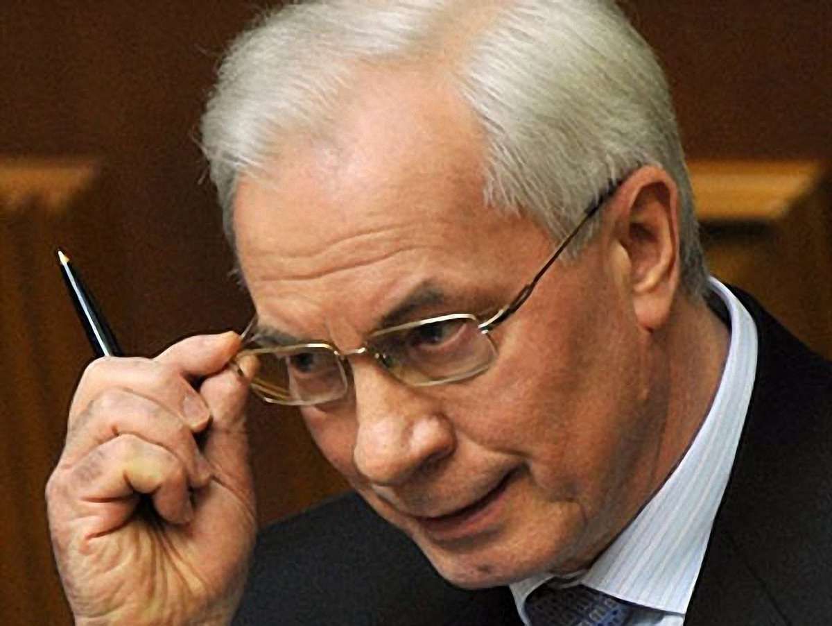 Азаров задоволений розвитком відносин зі США