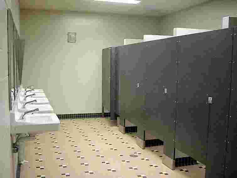 Табачник підтримує Азарова у питанні шкільних туалетів