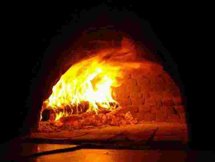 Юнак потрапив до лікарні через розпалювання печі