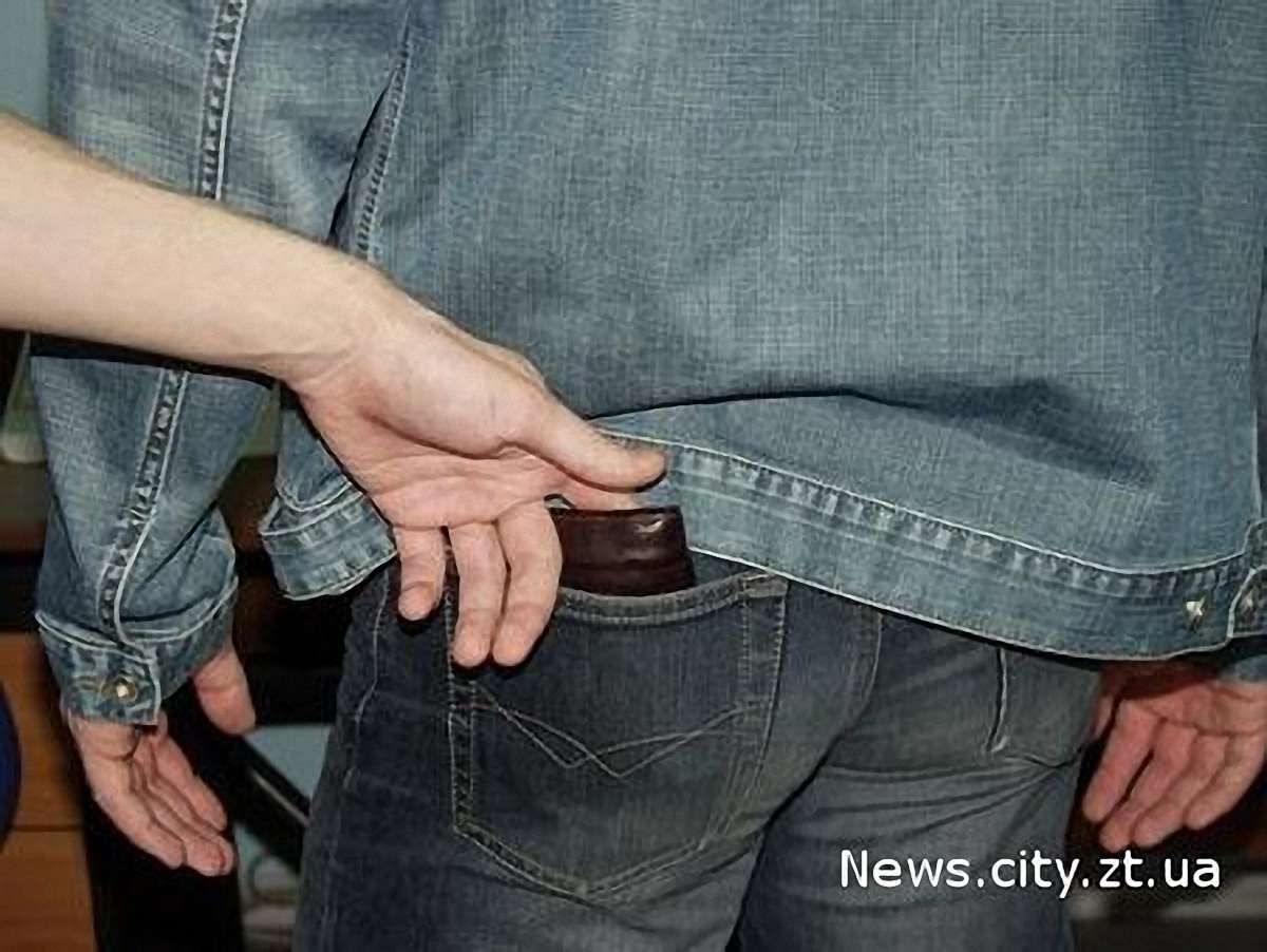 У Львові міліція бореться з кишеньковими злодіями аудіороликами