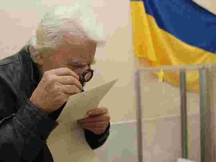 У Януковича кажуть, що бойкот виборів є неприйнятним