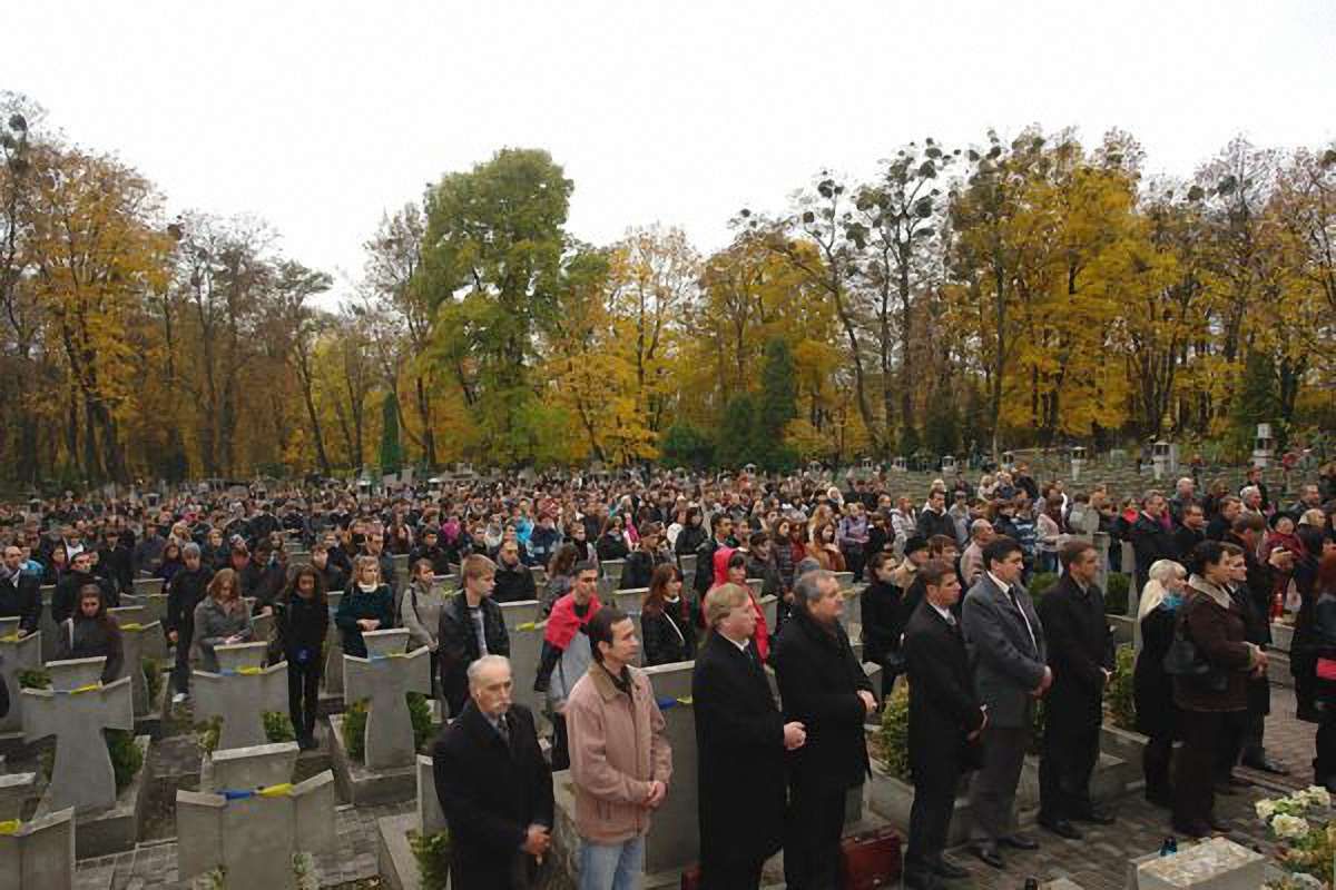Вакарчук: Українців страхом і неправдою нагинають у нове ярмо