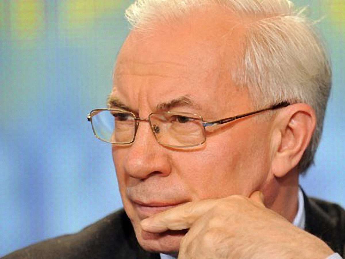 Азаров незадоволений роботою Цимбалюка