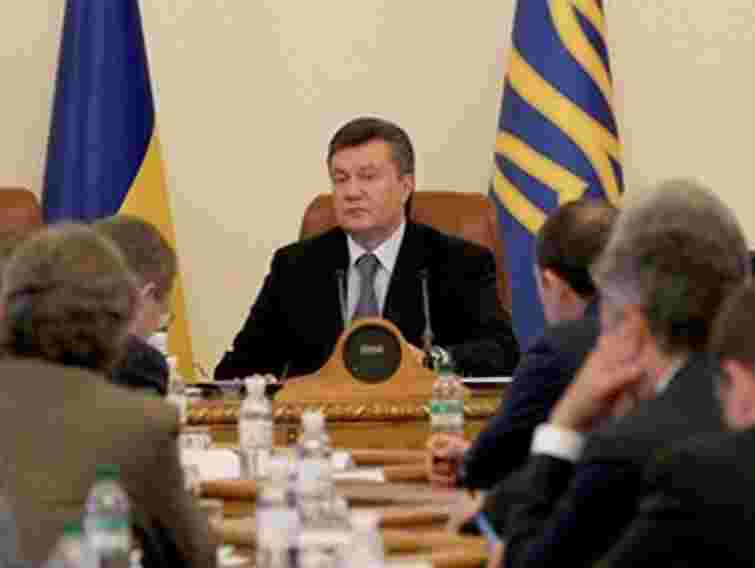 Янукович пропонує чиновникам добровільно піти у відставку