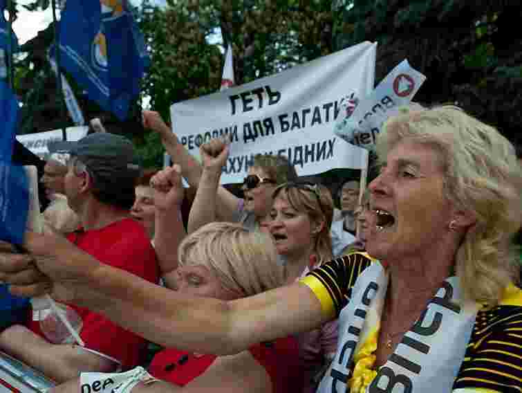 Діаспора пікетуватиме посольства України з вимогою розпустити парламент