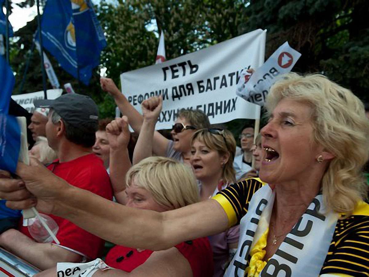 Діаспора пікетуватиме посольства України з вимогою розпустити парламент