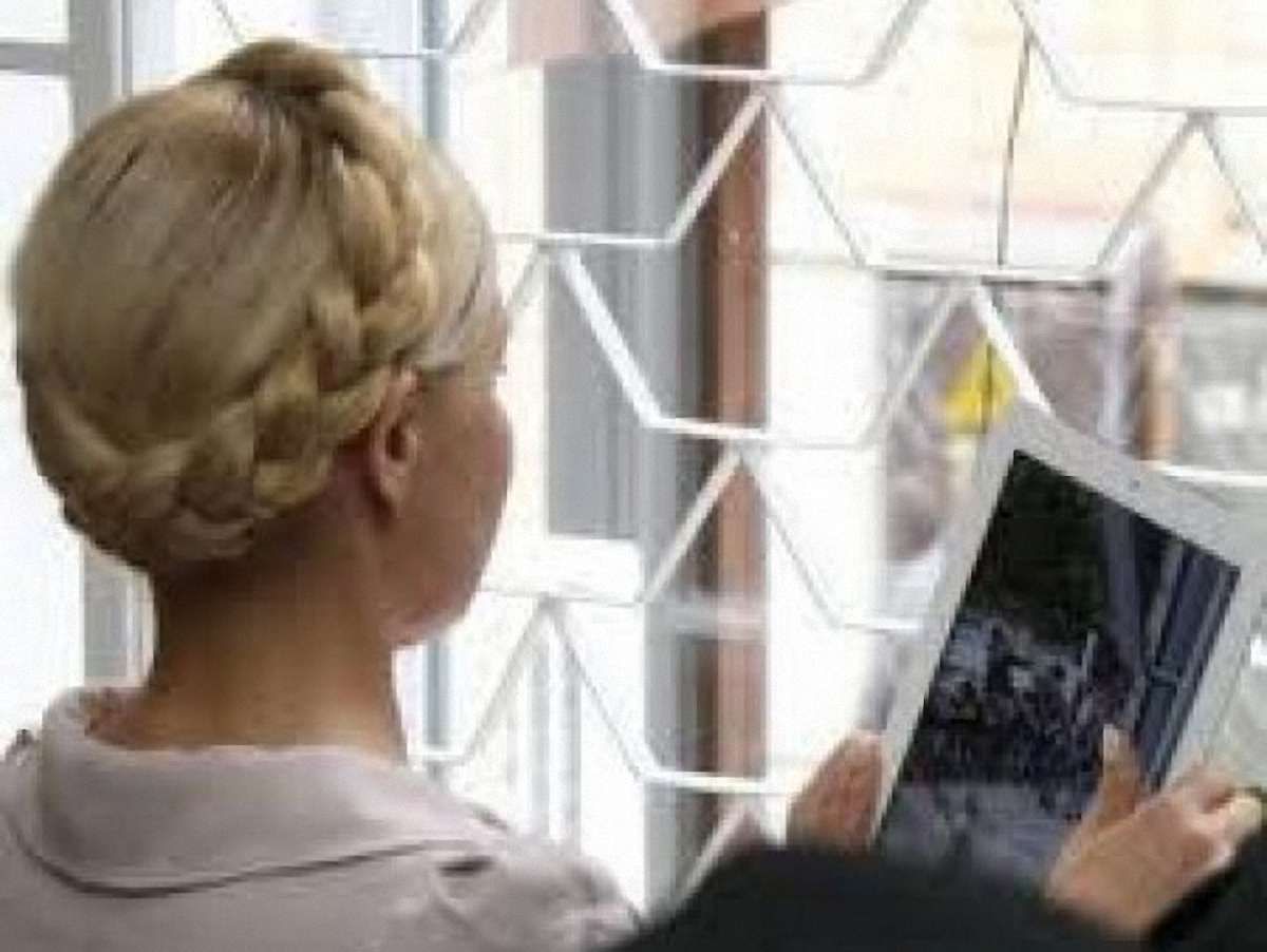Тимошенко з-за ґрат просить Європу підписати угоду з Україною