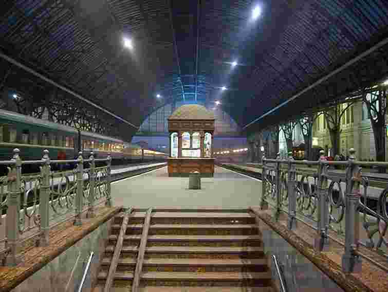 На вокзалі у Львові встановлять світильники по 3,5 тисячі