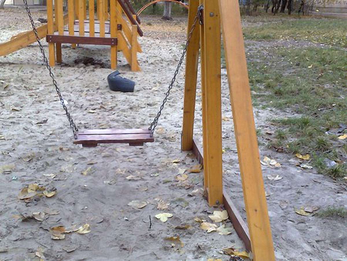 Влада просить львів'ян не нищити дитячі майданчики