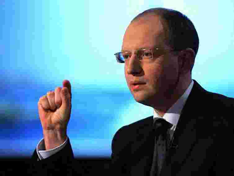 Яценюк розповів Януковичу звідки у людей зброя