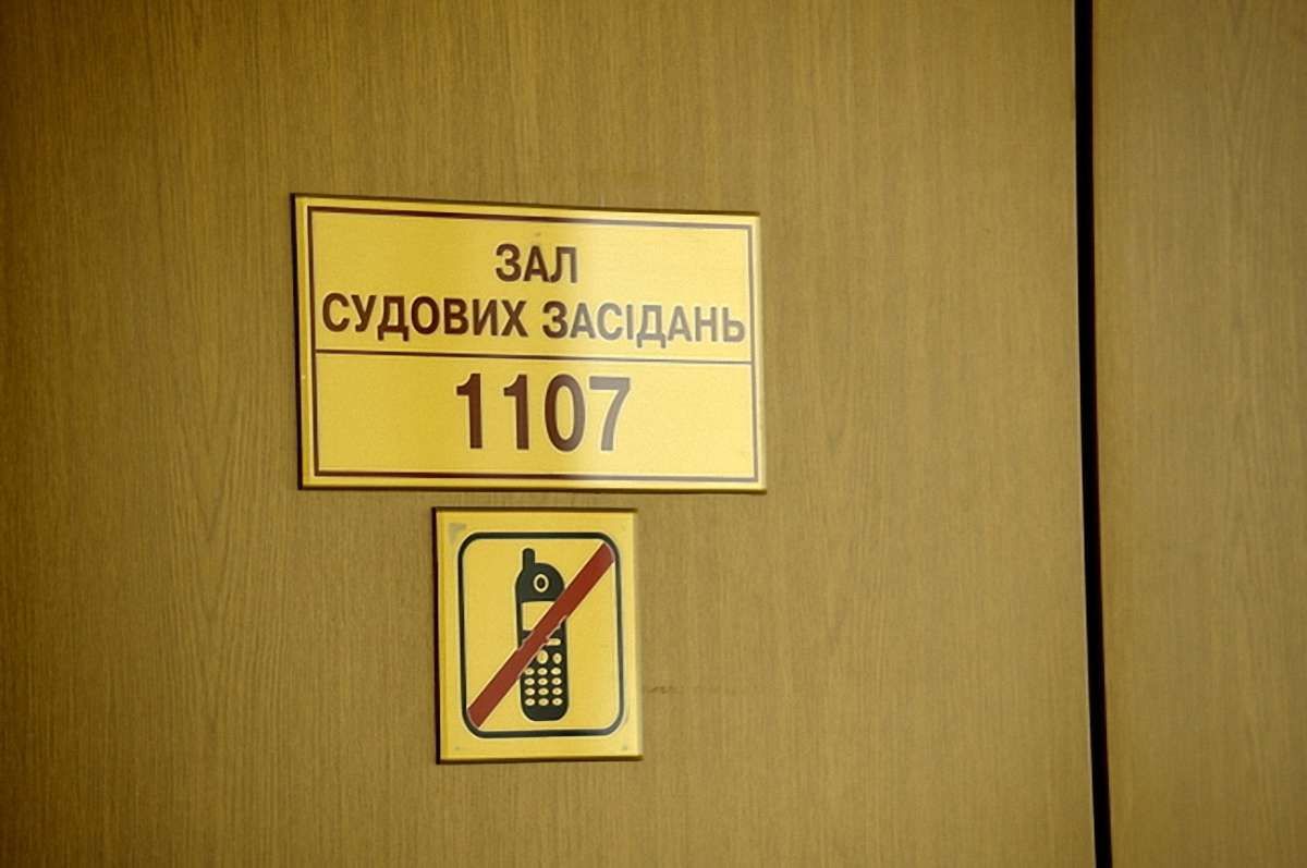 Сьогодні суд продовжить допит свідків у справі Луценка