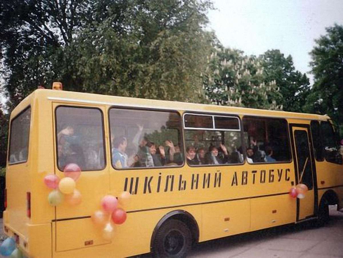 Табачник купив шкільних автобусів на понад 6 млн грн