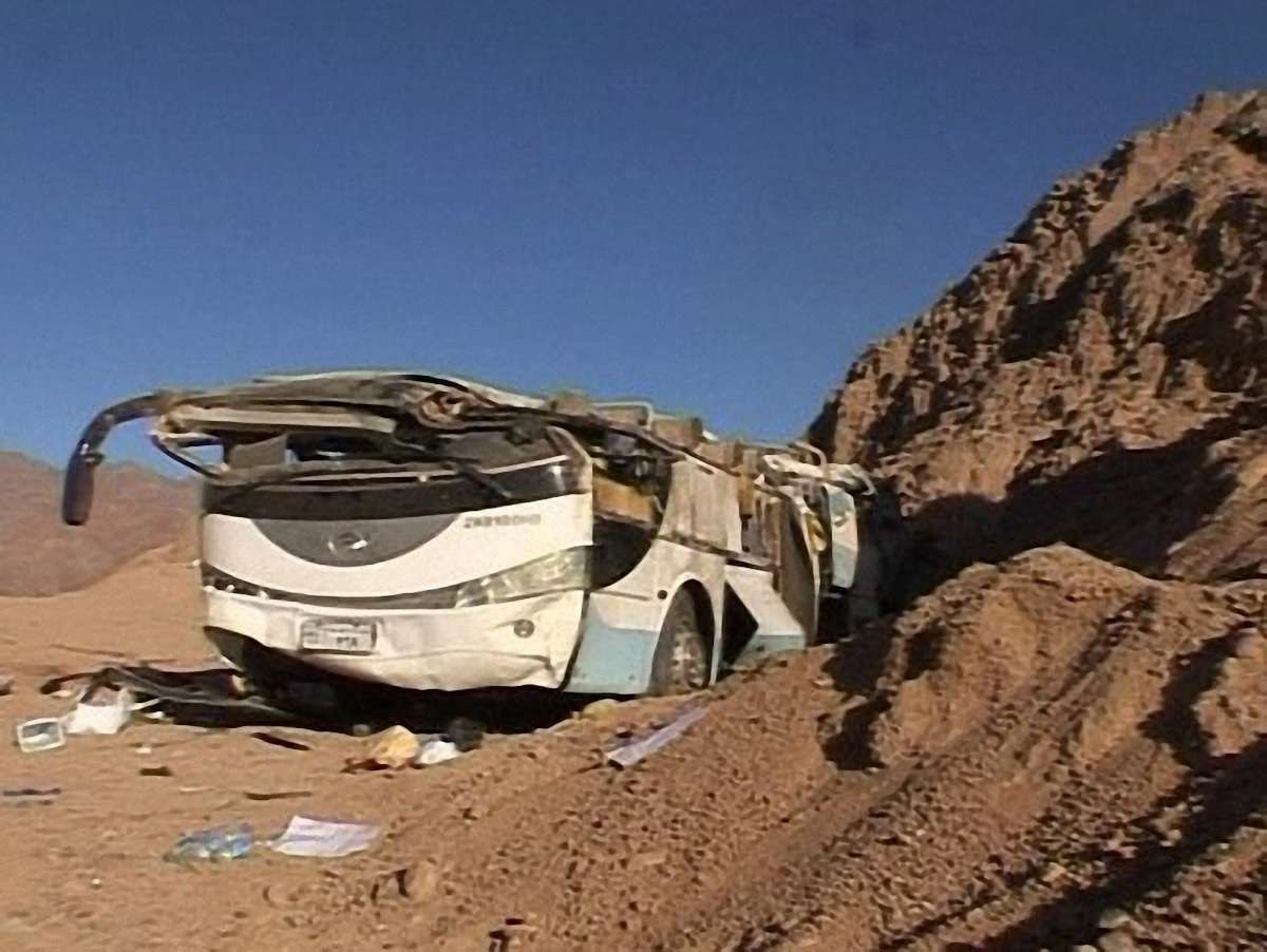 У Єгипті перекинувся автобус з туристами: 11 осіб загинуло