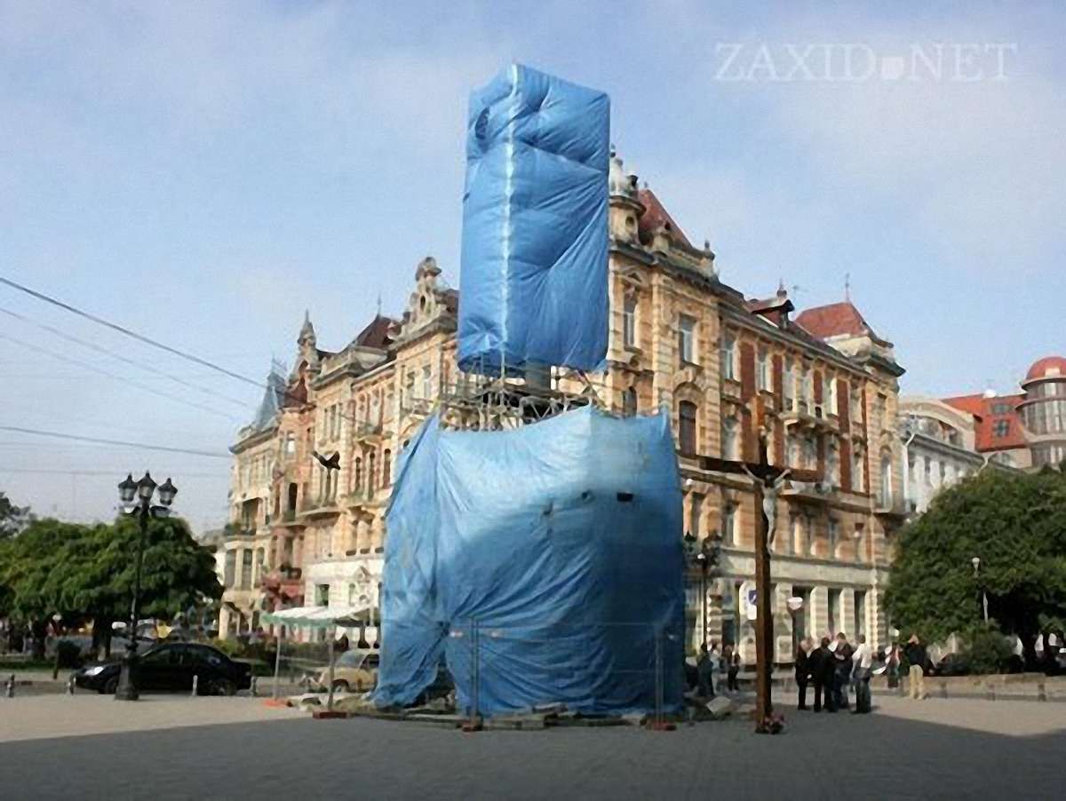 Колону Яна з Дуклі закінчать реставрувати до кінця тижня