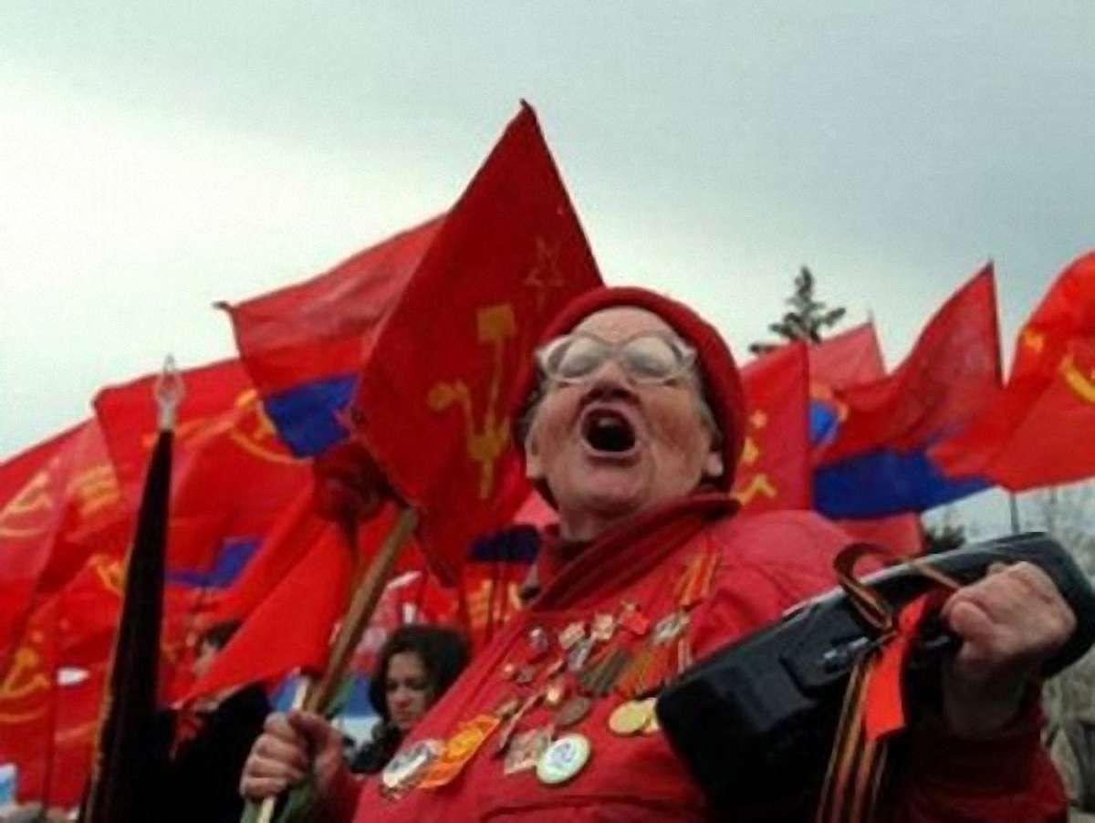 Нині зарплати для молоді вистачає хіба «на сємки», - з мітингу в Києві