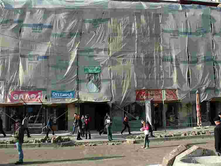 На проспекті Свободи у Львові відновлюють фасади двох будинків