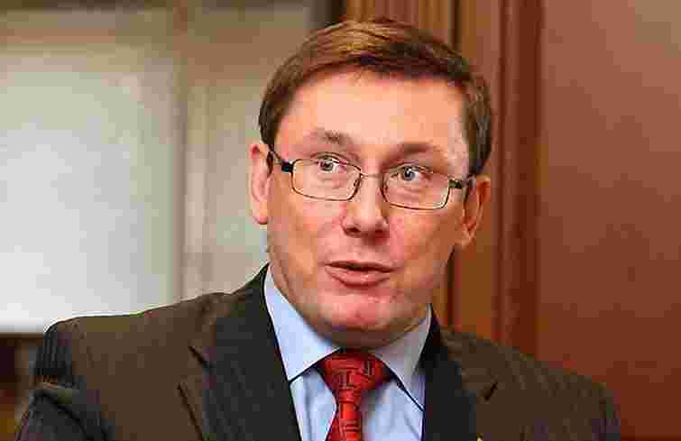 Луценко: Найбільша проблема влади в тому, що вона оточена Україною