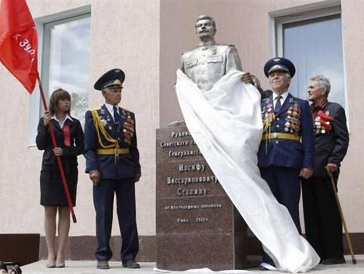 У Запоріжжі громадськість через суд вимагає демонтувати Сталіна 
