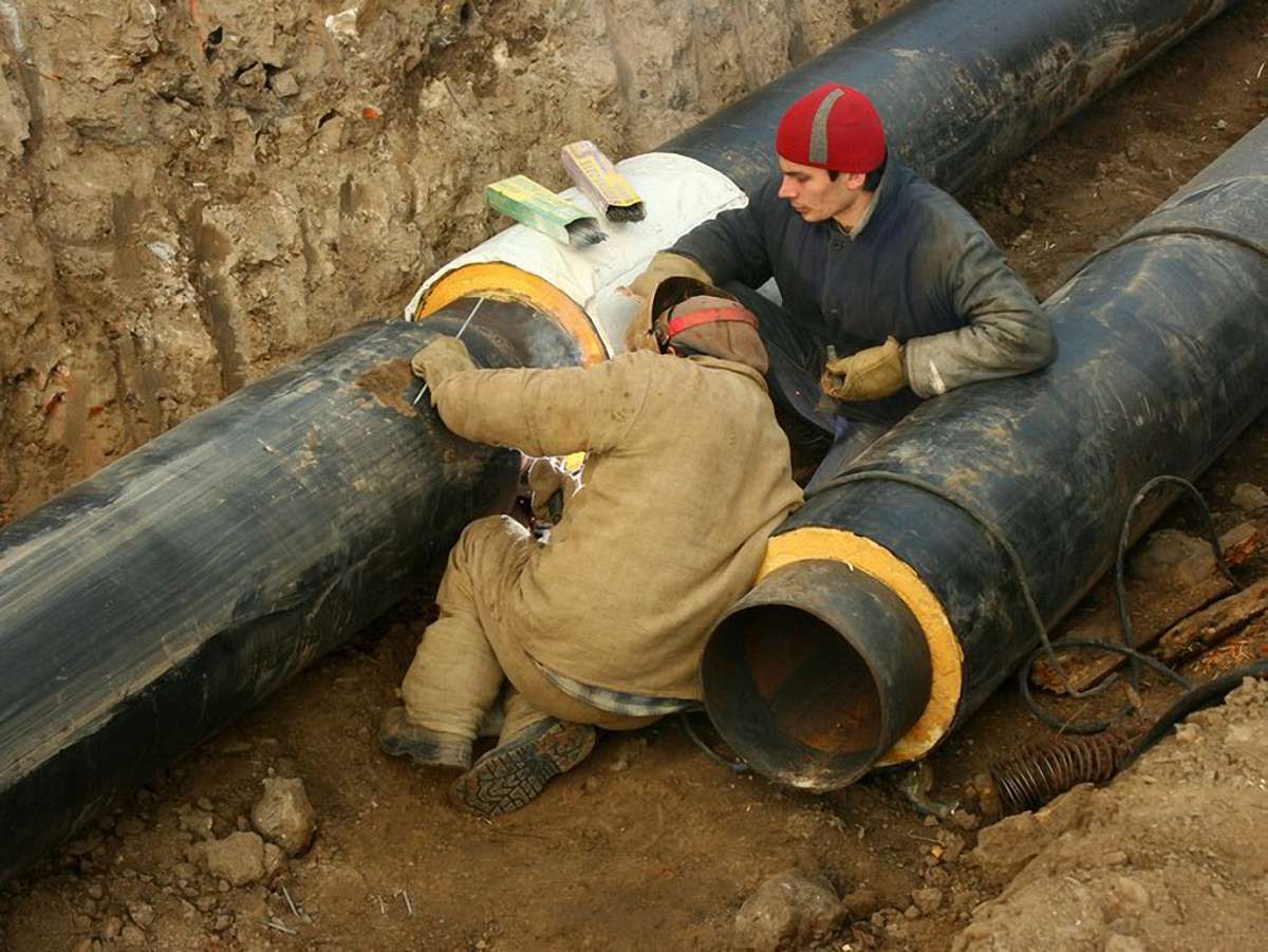 «Львівтеплоенерго» замінює аварійні труби на вул. Стрийській