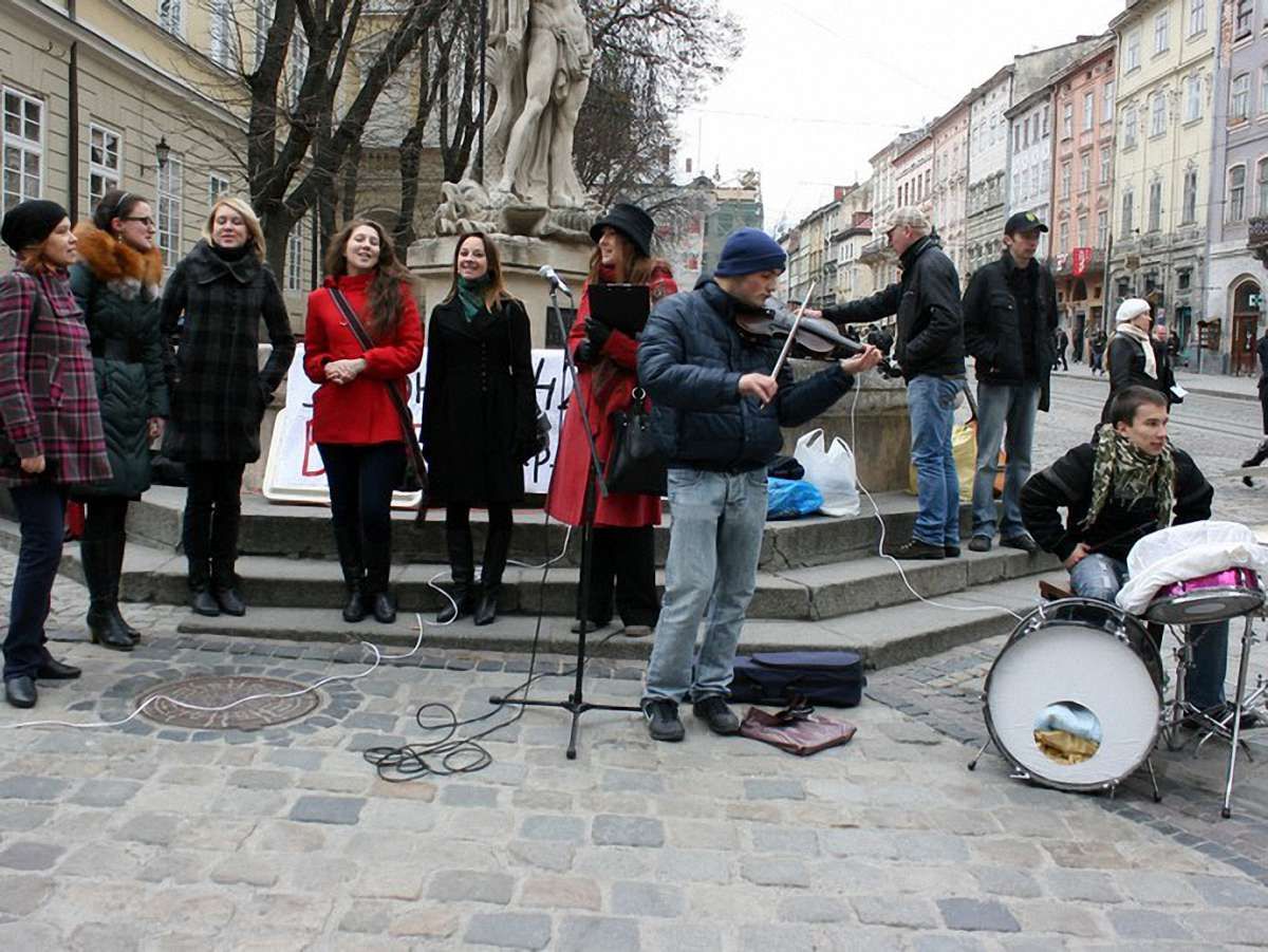 Українську музику - в ефір, - з пікету у Львові