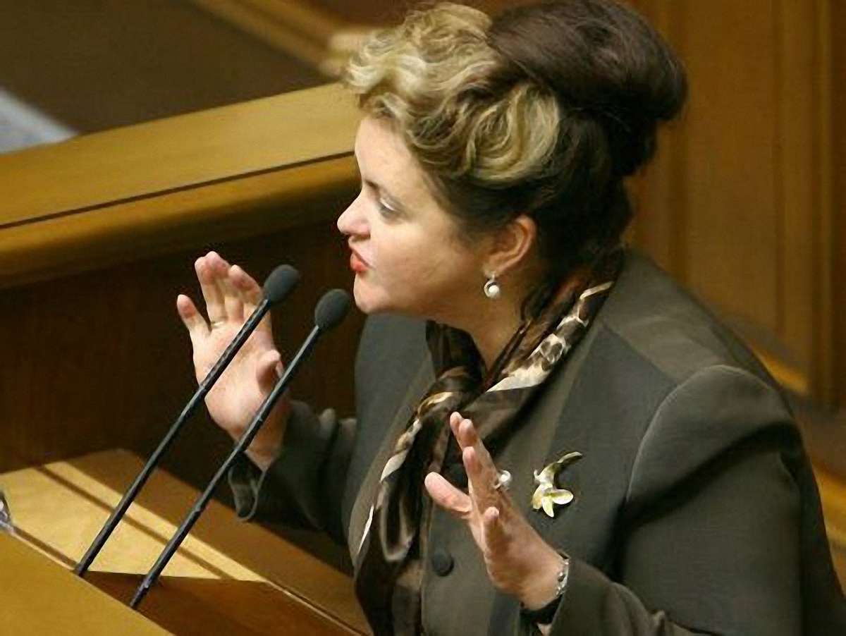 Учителів змушують брати відпустки за свій кошт, – нардеп
