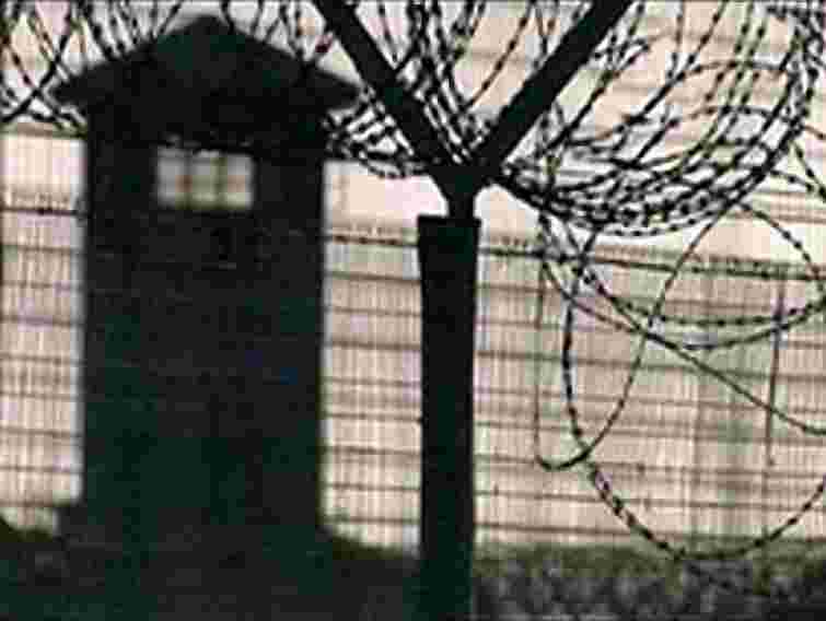 У колонії на Львівщині лікар за плату робив послуги засудженим