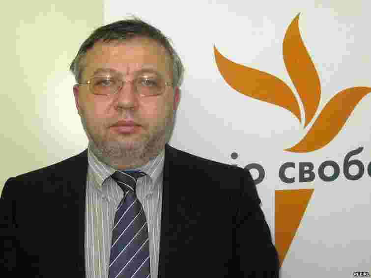 Бюрократизація обміну валют призводить до паніки, - експерт