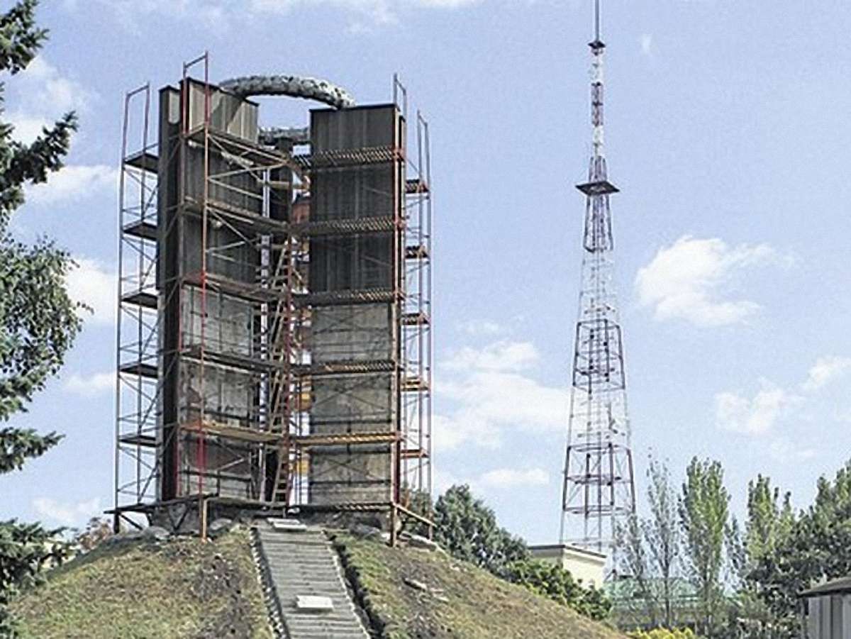 У Донецьку позолотять пам’ятник «Жертвам фашизму»