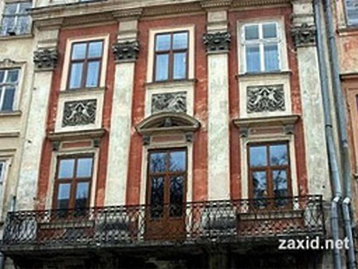 Виконком ускладнив заміну вікон в центрі Львова