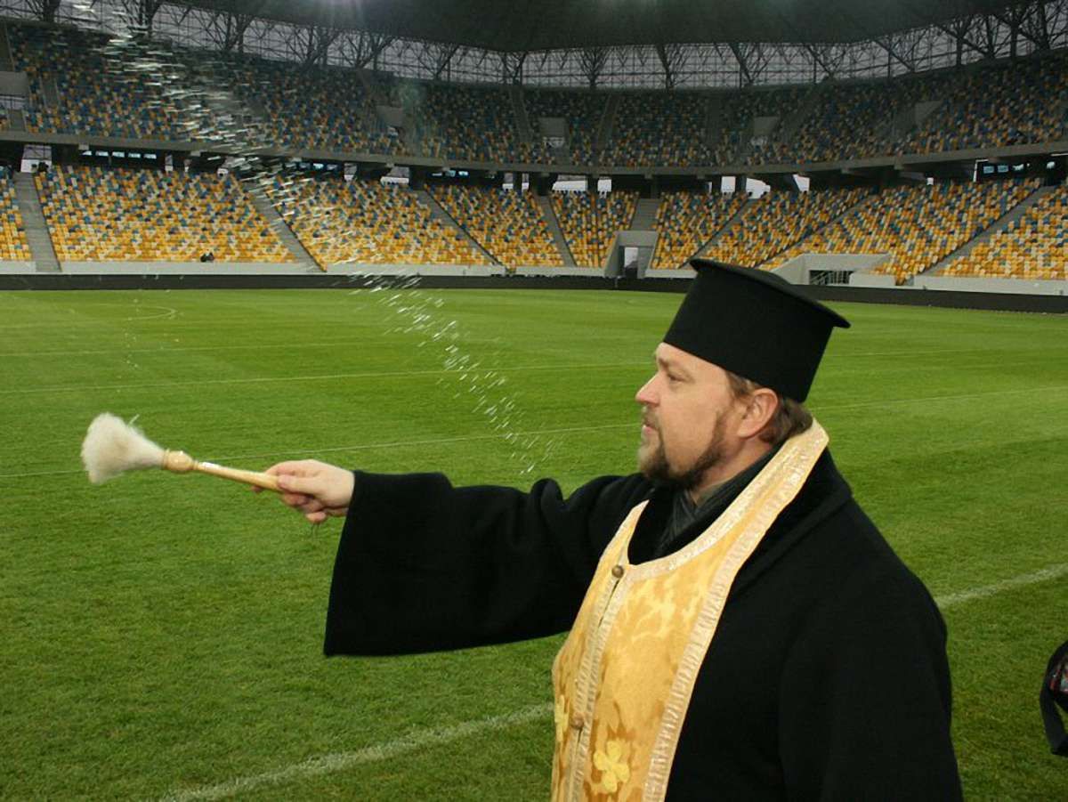 «Арену Львів» освятили священики всіх конфесій міста