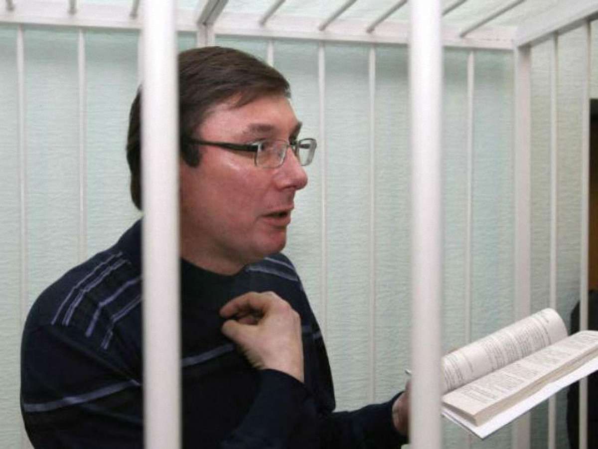Сьогодні продовжиться суд над Луценком