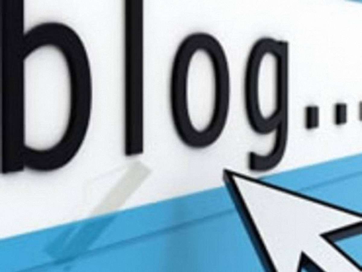 Азаров змусив міністрів писати блоги