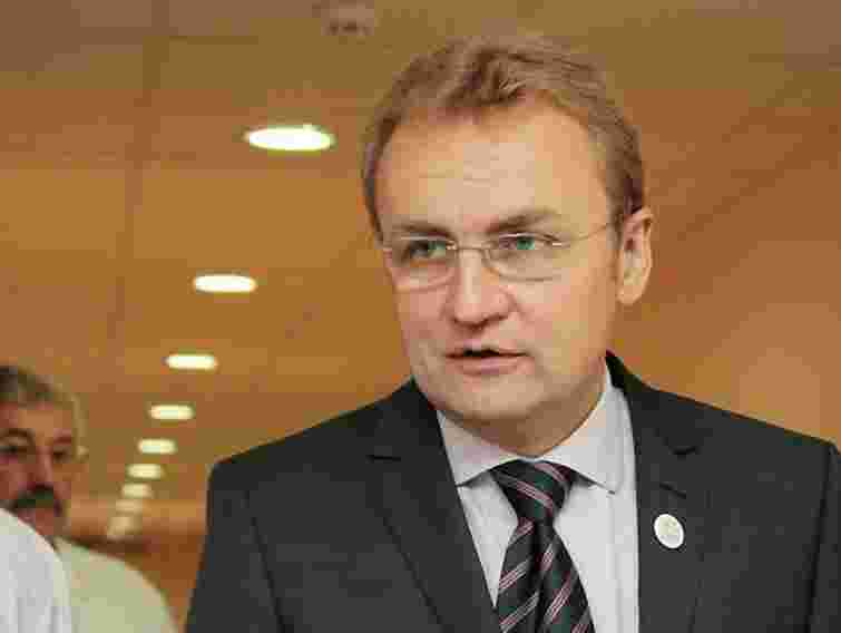 Садовий оголосить конкурс на посаду звільненого за диплом чиновника