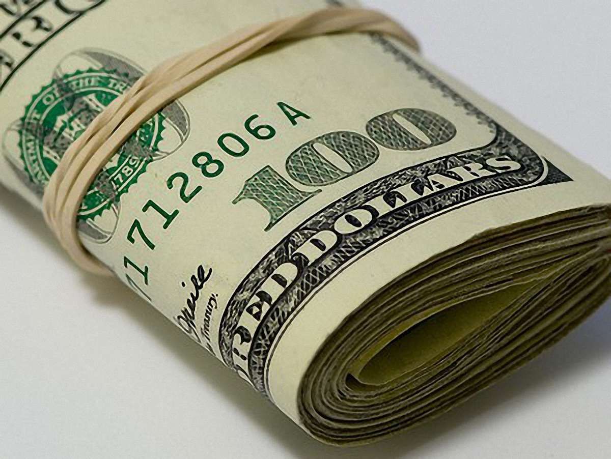 Луцькі митники "наколядували" для керівництва понад $150 тисяч