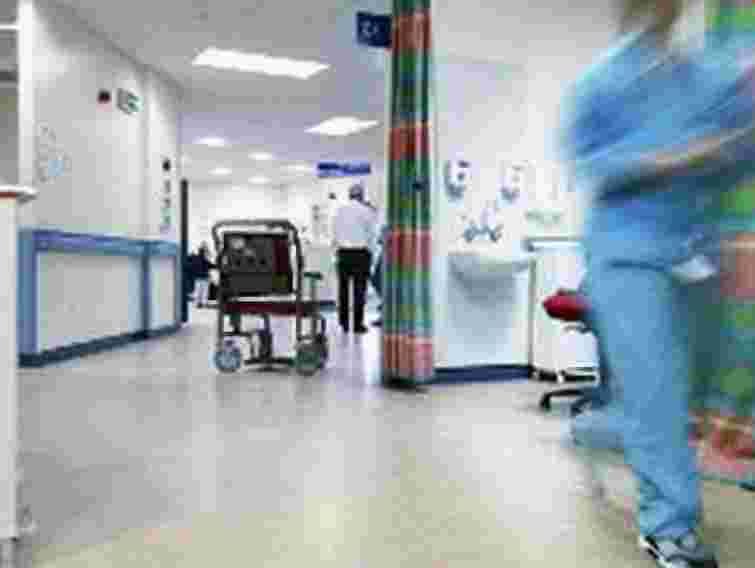 У лікарні помер пасажир, що випав з салону автобуса у Львові